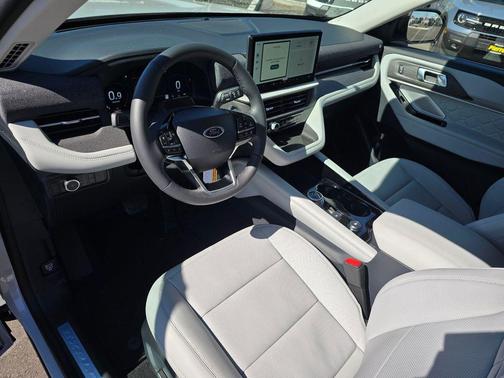 White Metallic 2026 Ford Explorer Platinum