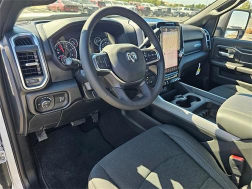 2025 RAM 2500 Big Horn Crew Cab 4x4 8' Box