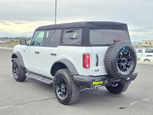 OXFORD WHITE 2026 Ford Bronco Badlands