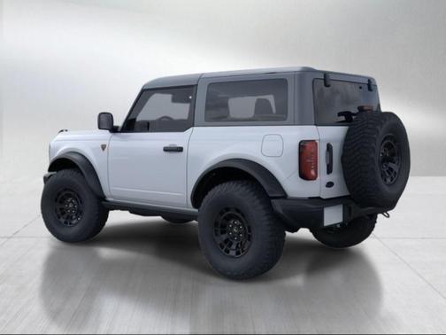 Oxford White 2026 Ford Bronco Badlands