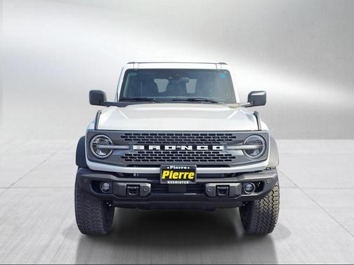 Oxford White 2026 Ford Bronco Badlands