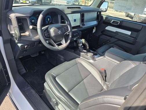 Oxford White 2026 Ford Bronco Badlands