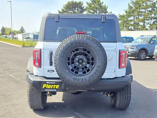 Oxford White 2026 Ford Bronco Badlands