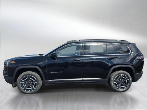 Diamond Black Crystal Pearlcoat 2026 Jeep Cherokee Limited