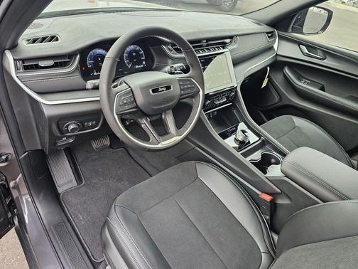 Baltic Gray Metallic Clearcoat 2025 Jeep Grand Cherokee L Altitude