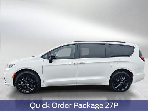 Bright White Clearcoat 2026 Chrysler Pacifica Limited