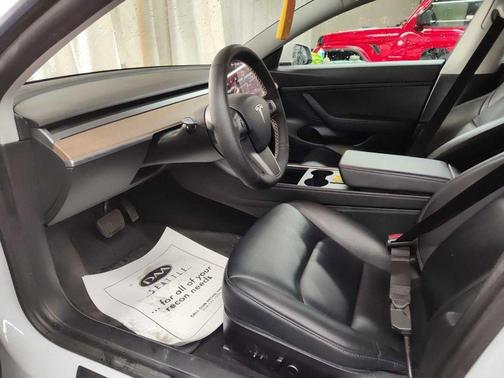 Pearl White Multi-Coat 2021 Tesla Model 3 Standard Range Plus