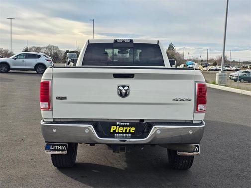 2017 RAM 2500 Laramie Crew Cab 4x4 8' Box