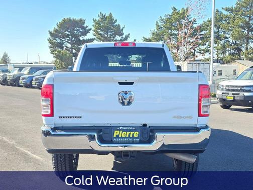 Bright White Clearcoat 2022 RAM 2500 Big Horn Crew Cab 4x4 6'4' Box