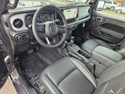 Granite Crystal Metallic Clearcoat 2026 Jeep Wrangler Willys