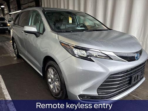 Celestial Silver Metallic 2024 Toyota Sienna LE