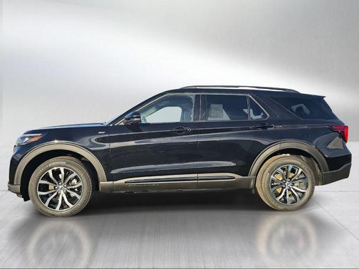 Black Metallic 2026 Ford Explorer ST-Line
