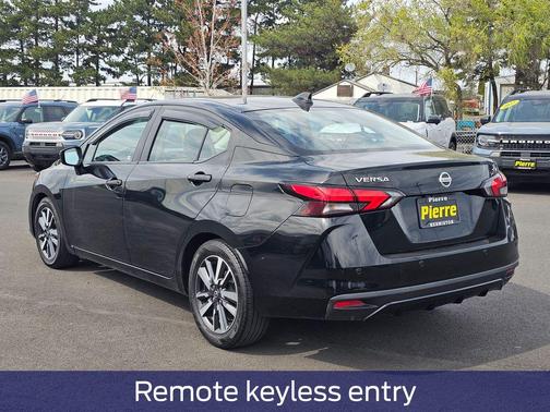 Super Black 2021 Nissan Versa 1.6 SV