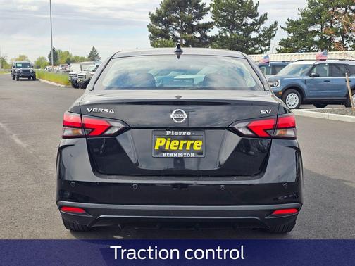 Super Black 2021 Nissan Versa 1.6 SV