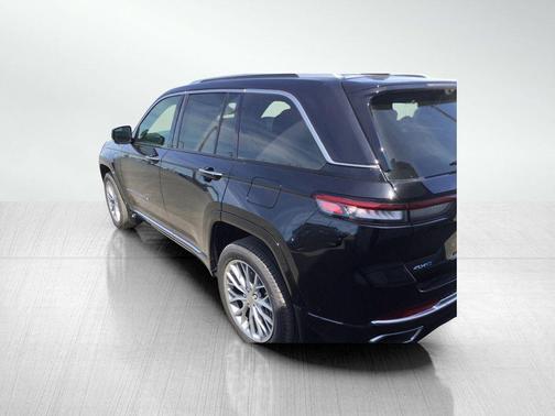 Diamond Black Crystal Pearlcoat 2023 Jeep Grand Cherokee 4xe Summit
