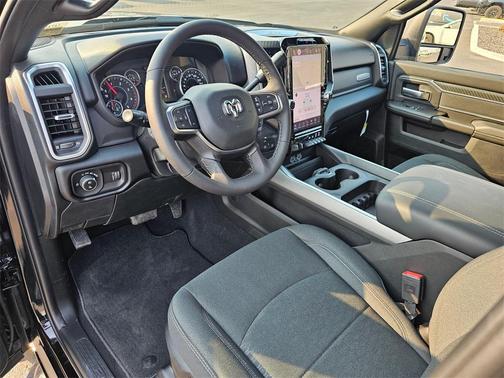 2025 RAM 2500 Big Horn Crew Cab 4x4 8' Box