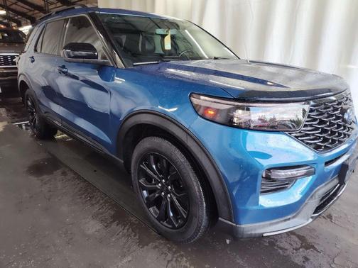 White 2023 Ford Explorer ST-Line