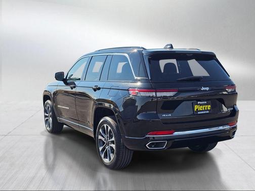 Diamond Black Crystal Pearlcoat 2025 Jeep Grand Cherokee Overland