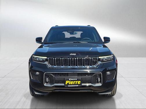 Diamond Black Crystal Pearlcoat 2025 Jeep Grand Cherokee Overland