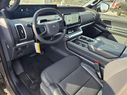 Gray 2027 Ford Expedition Platinum