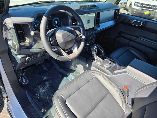 OXFORD WHITE 2026 Ford Bronco Badlands