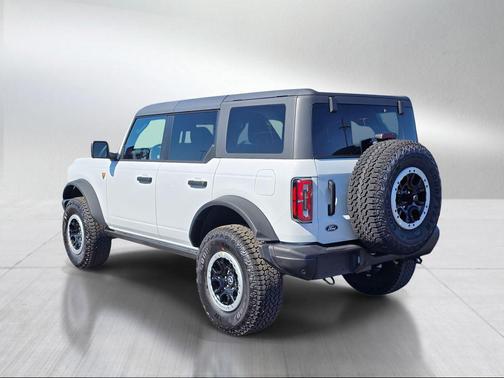OXFORD WHITE 2026 Ford Bronco Badlands