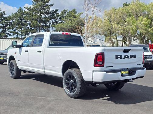 Bright White Clearcoat 2026 RAM 3500 Big Horn Crew Cab 4x4 8' Box
