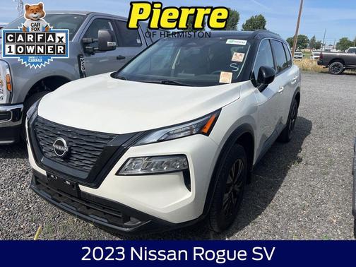 Pearl White Tricoat/Super Black 2023 Nissan Rogue SV