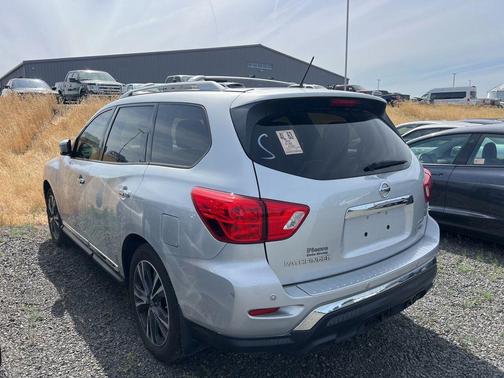 Brilliant Silver 2018 Nissan Pathfinder Platinum