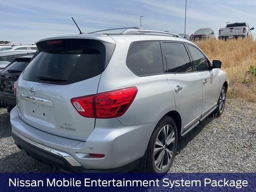 Brilliant Silver 2018 Nissan Pathfinder Platinum