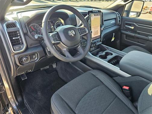 2025 RAM 3500 Big Horn Crew Cab 4x4 8' Box