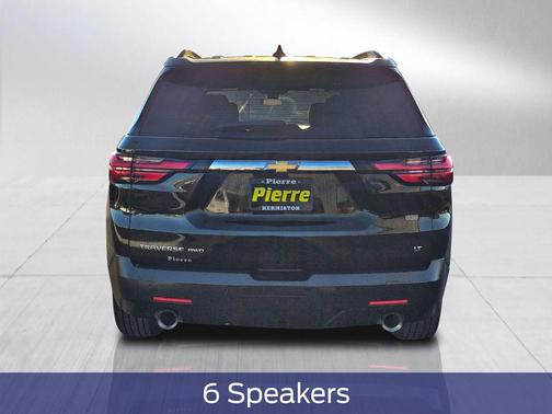 Mosaic Black Metallic 2022 Chevrolet Traverse LT Cloth