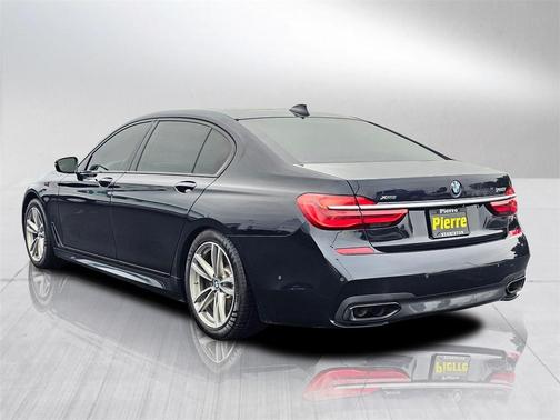 2017 BMW 750 i xDrive