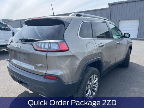 Light Brownstone Pearlcoat 2019 Jeep Cherokee Latitude Plus