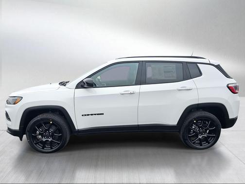 Bright White Clearcoat 2026 Jeep Compass Latitude