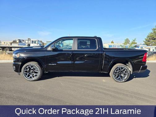 Diamond Black Crystal Pearlcoat 2026 RAM 1500 Laramie