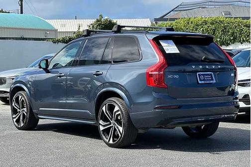 2022 Volvo XC90 R-Design