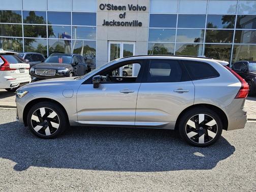 2024 Volvo XC60 Recharge Plug-In Hybrid T8 Ultimate Dark Theme
