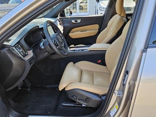 2024 Volvo XC60 Recharge Plug-In Hybrid T8 Ultimate Dark Theme