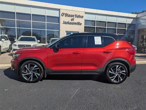 2021 Volvo XC40 T5 R-Design