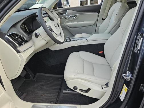 2025 Volvo XC90 B6 Plus 7-Seater