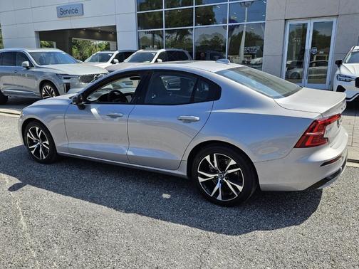 2024 Volvo S60 B5 Core Dark Theme
