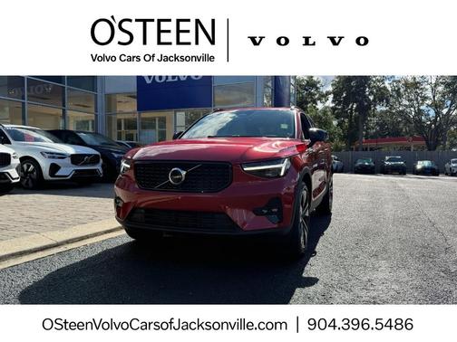2024 Volvo XC40 B5 Plus Dark Theme