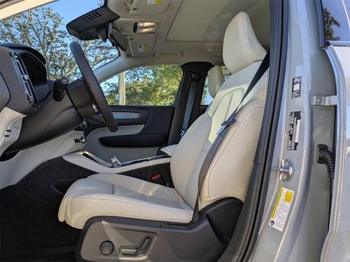 2026 Volvo XC40 B5 Ultra