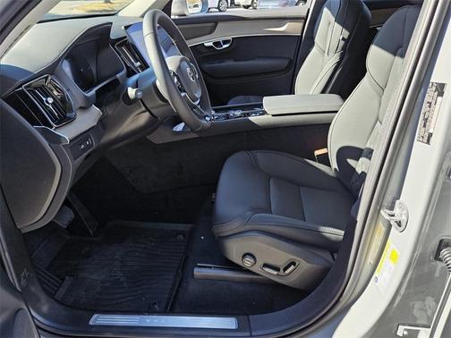 2025 Volvo XC90 Plug-In Hybrid T8 Plus 7-Seater