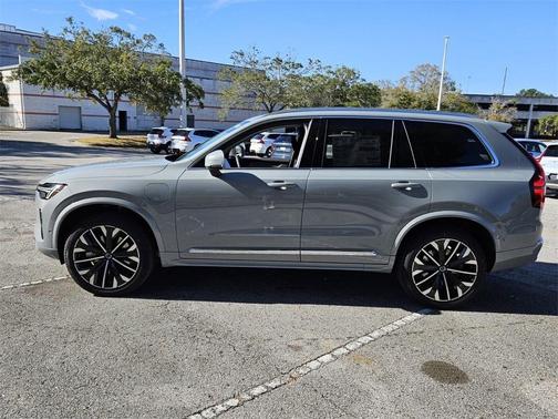 2025 Volvo XC90 Plug-In Hybrid T8 Plus 7-Seater
