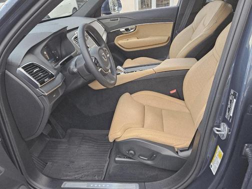 2024 Volvo XC90 B6 Ultimate Bright Theme 7-Seater