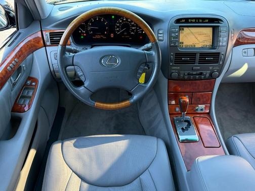 2005 Lexus LS 430