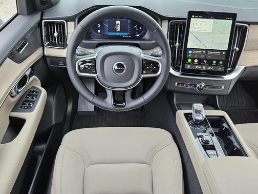 2025 Volvo XC90 B6 Plus 7-Seater