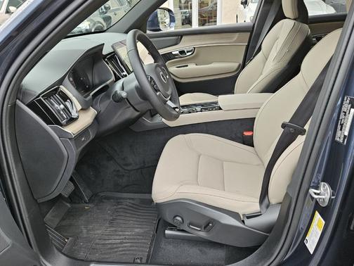 2025 Volvo XC90 B6 Plus 7-Seater